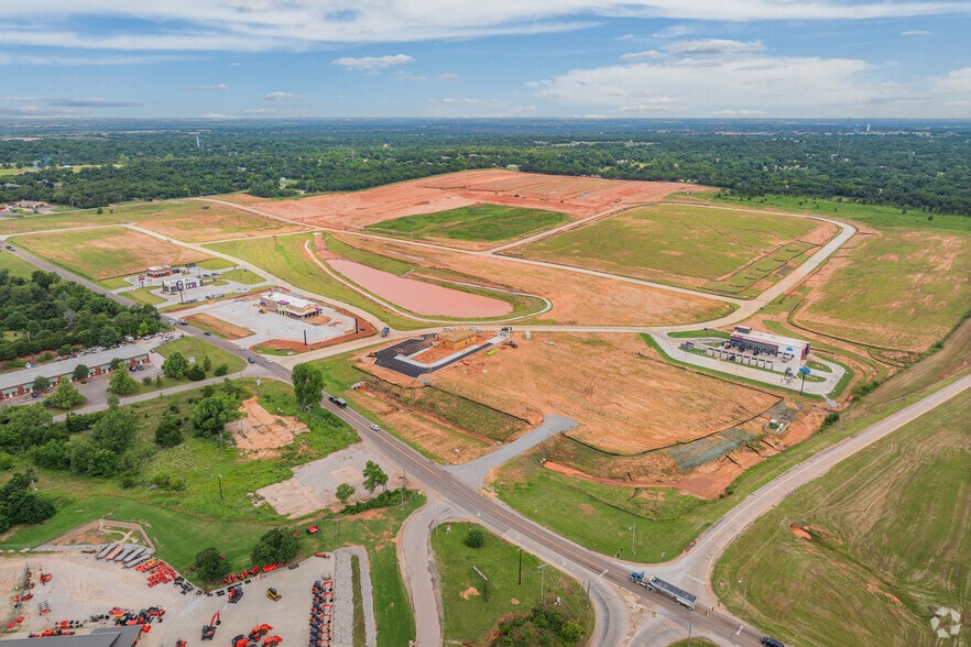 I-35 & Waterloo Rd, Edmond, OK for rent - Building Photo - Image 1 of 25