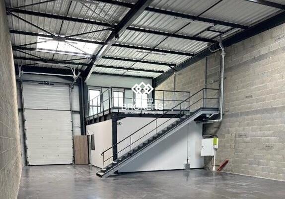 Light Industrial in Décines-Charpieu to rent - Building Photo - Image 3 of 12
