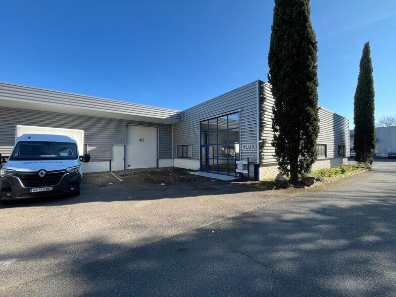 Light Industrial in Saint-Genis-Laval to rent - Building Photo - Image 3 of 13