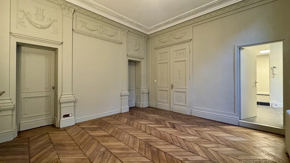 Office in Lille to rent - Building Photo - Image 3 of 9