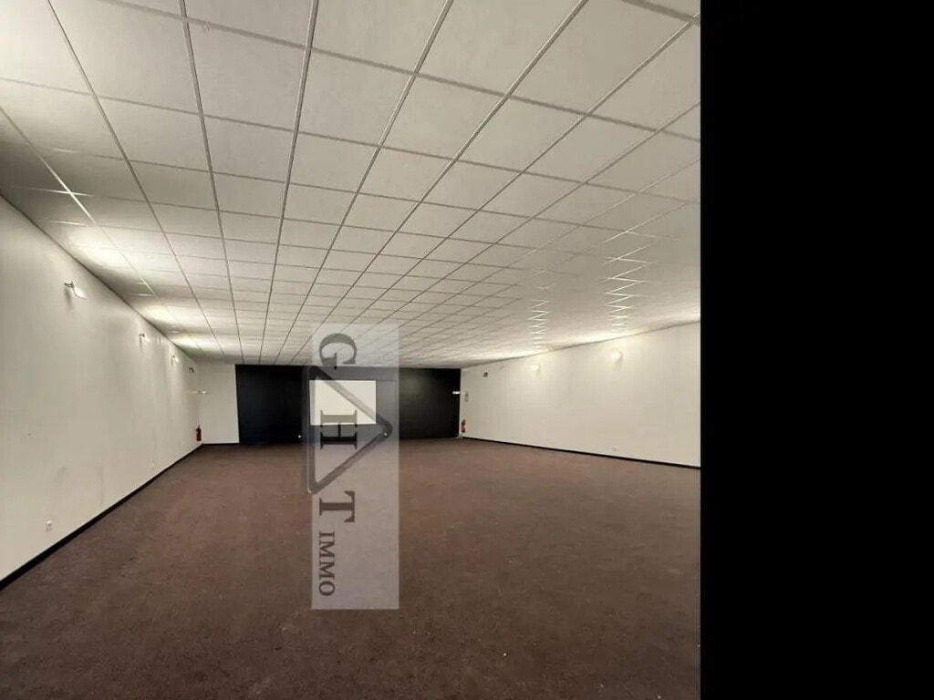 Vente Commerce 2 076 m² - Photo 1
