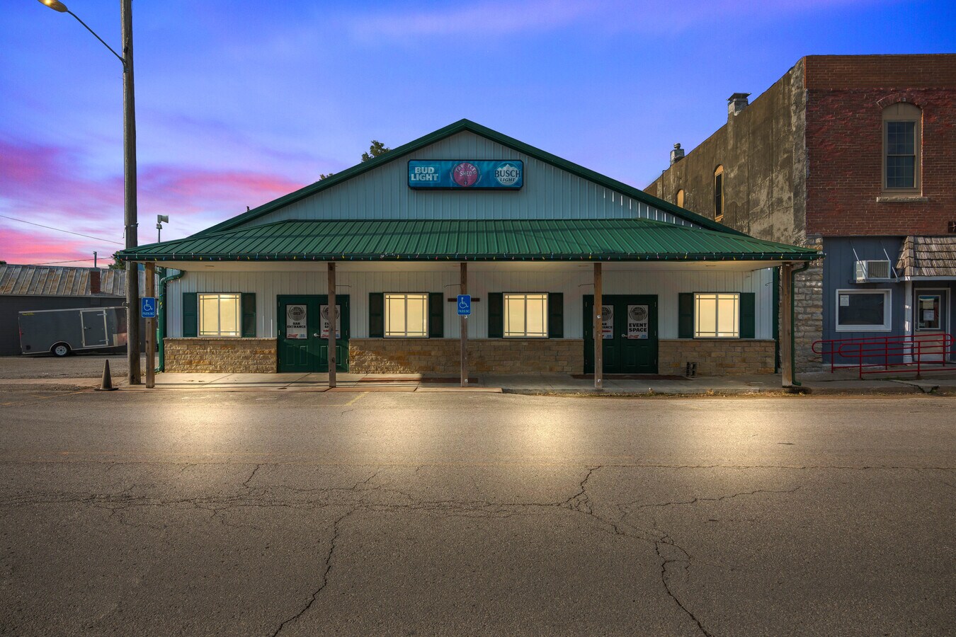 113 E 4th St, Hoyt 66440 UK