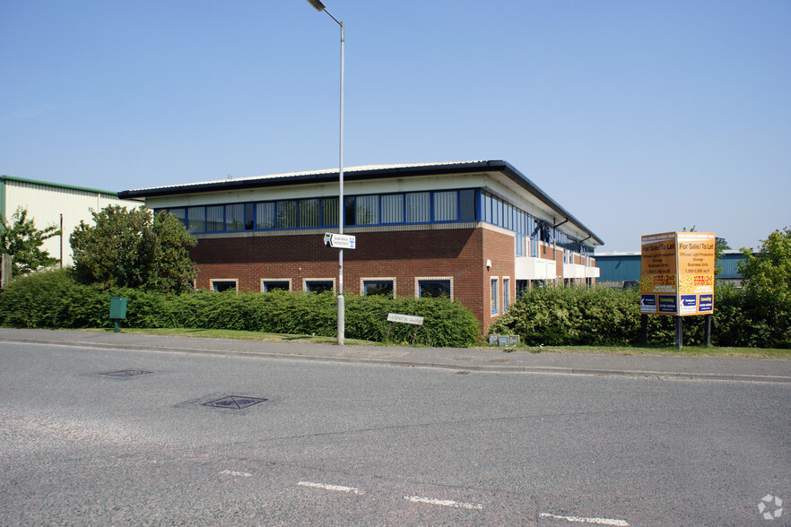 Stanier Rd, Calne for sale - Primary Photo - Image 1 of 1