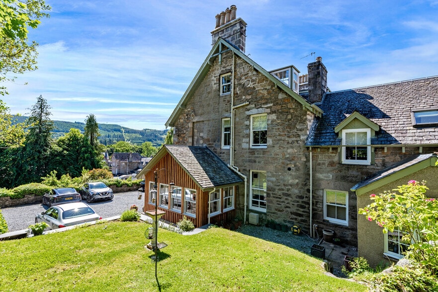 2 Lower Oakfield, Pitlochry for sale - Building Photo - Image 3 of 21