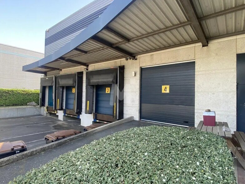 Office in Lisses to rent - Building Photo - Image 3 of 9