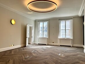 25 Upper Brook St, London to rent Interior Photo- Image 1 of 3