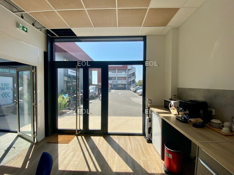 Light Industrial in La Ciotat to rent - Interior Photo - Image 1 of 5