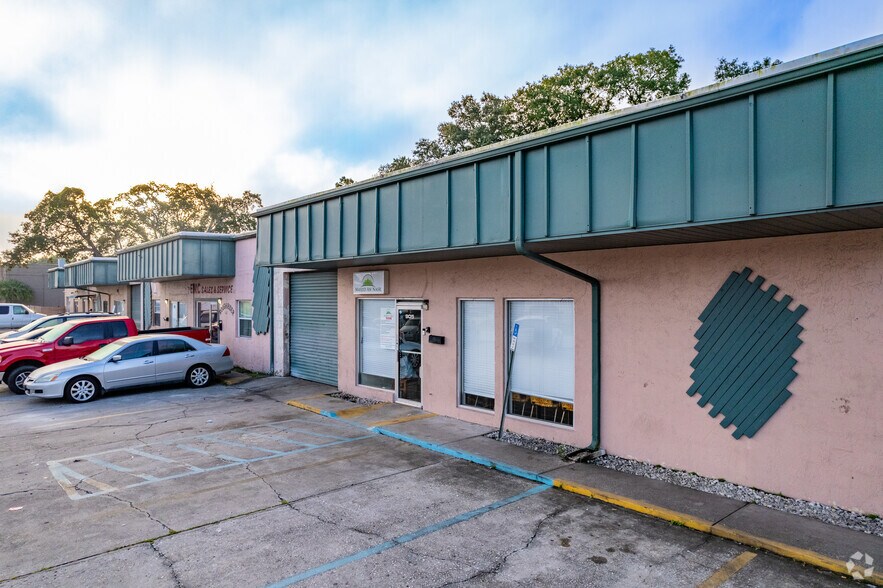 915 E Skagway Ave, Tampa 33604 Price Improvement Industrial Plaza For
