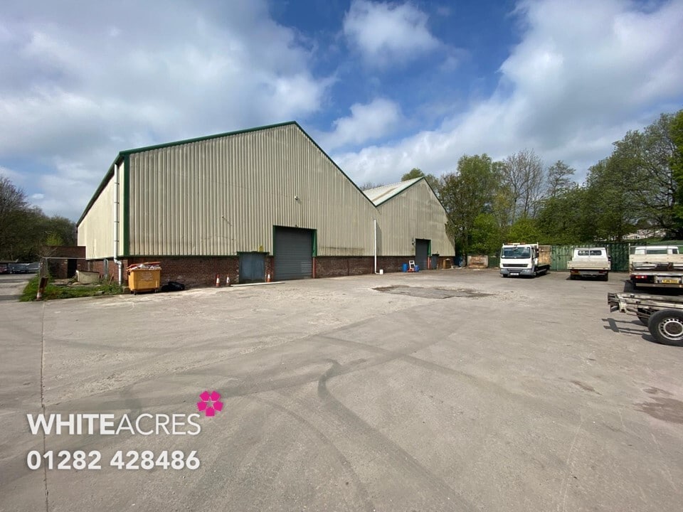 Colne Rd, Burnley to rent Building Photo- Image 1 of 5