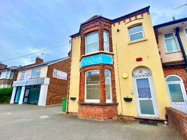 95 Marsh Rd, Luton for sale Primary Photo- Image 1 of 1