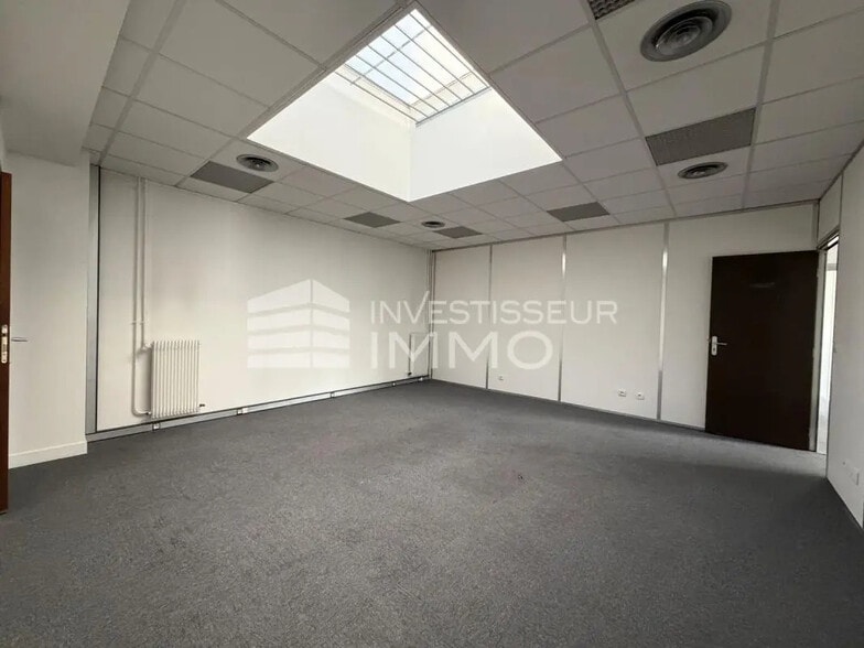 Office in Lognes to rent - Interior Photo - Image 2 of 6