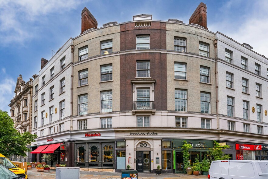 20 Hammersmith Broa, London to rent - Building Photo - Image 1 of 22