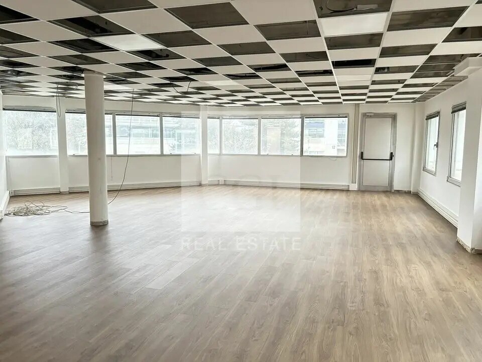 Location Bureaux 100 m² à 450 m² - Photo 1