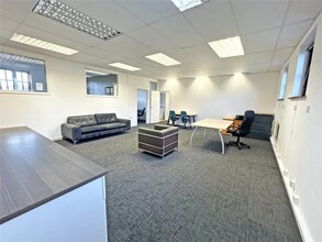 Cherry Gardens Hl, Groombridge to rent Interior Photo- Image 2 of 6