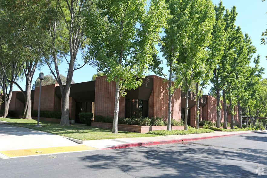 400-404 N Wiget Ln, Walnut Creek, CA for rent - Building Photo - Image 1 of 4