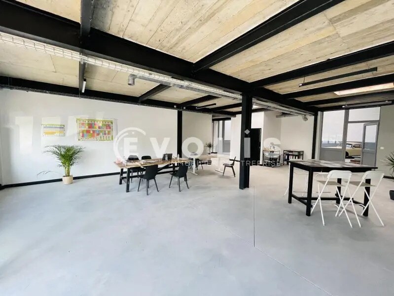 Office in Vaux-le-Pénil to rent Interior Photo- Image 1 of 3