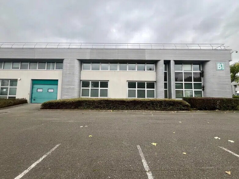 Industrial in Tremblay-en-France to rent - Building Photo - Image 2 of 31