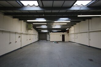 5-8 Vanguard Works, Blandford Forum to rent Interior Photo- Image 1 of 1