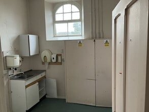 7-11 Strathore Rd, Thornton to rent Interior Photo- Image 2 of 2