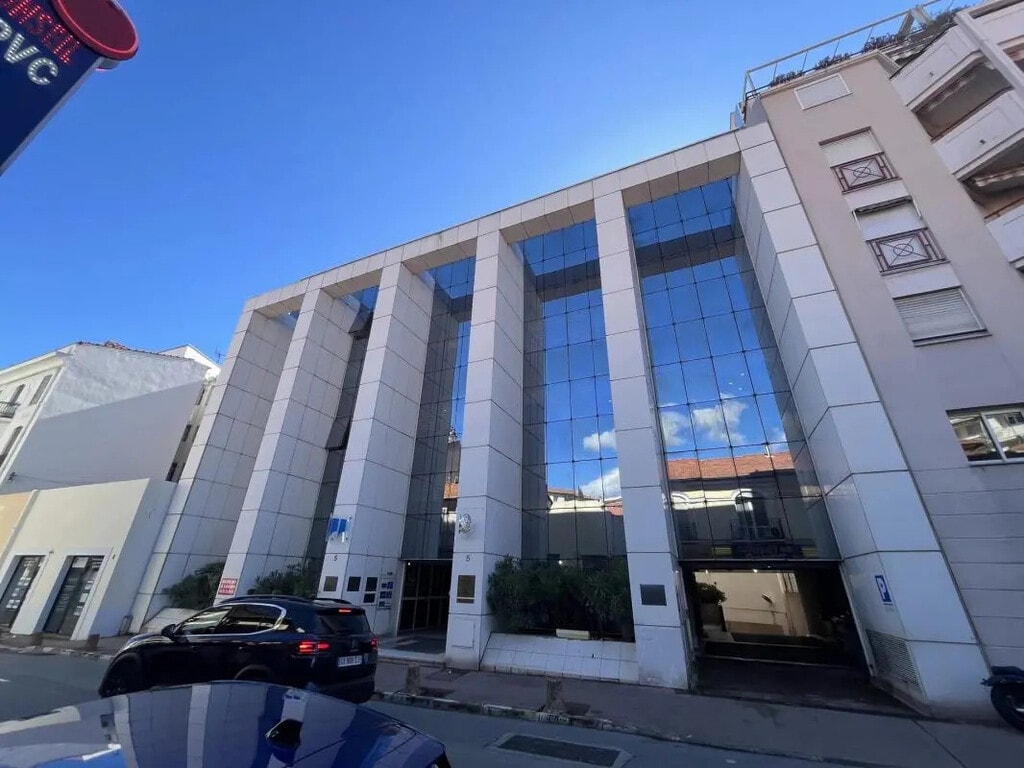 Location Bureaux 117 m² - Photo 1