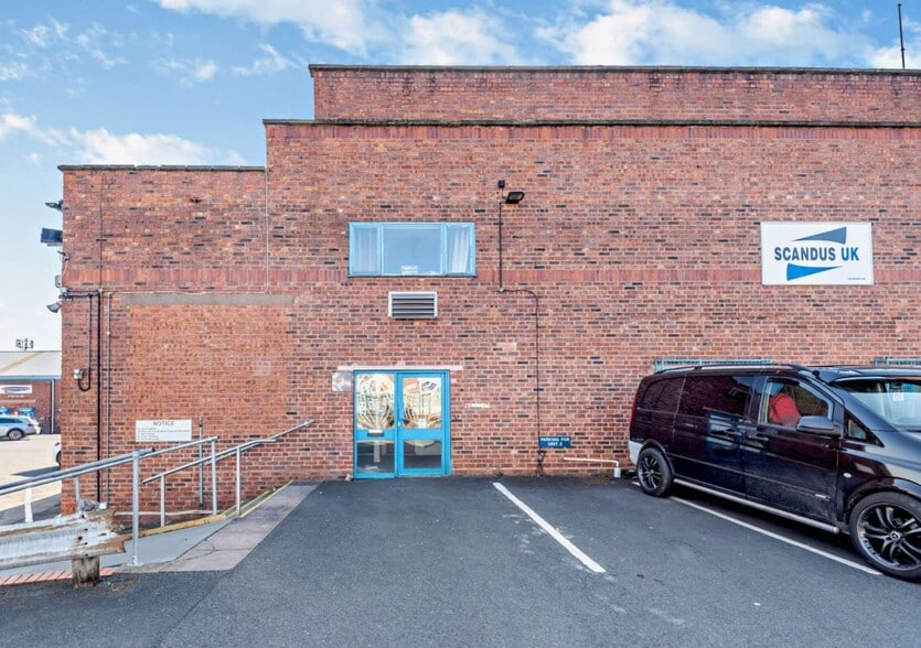 Rufford Rd, Stourbridge to rent - Building Photo - Image 2 of 5