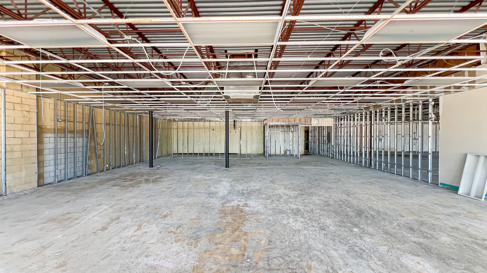 520-560 Plaza Dr, Fostoria, OH to rent Interior Photo- Image 1 of 2