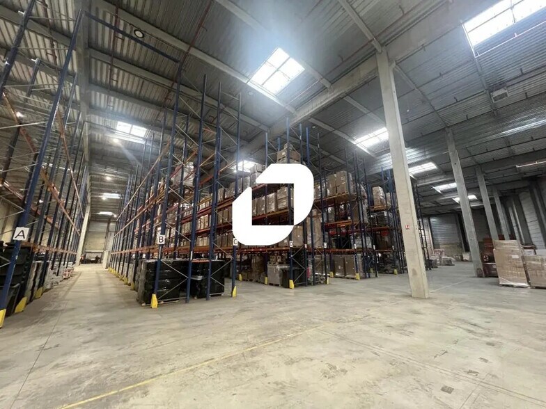 9 Boulevard De L'Europe, Combs-la-Ville to rent - Interior Photo - Image 3 of 10