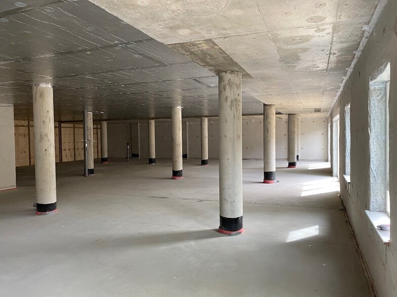 Plashet Rd, London to rent - Interior Photo - Image 2 of 4