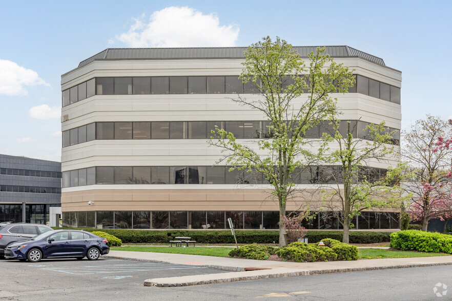 700 Route 46 E, Fairfield, NJ for rent - Building Photo - Image 2 of 6