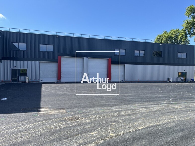 Light Industrial in Bruguières to rent - Building Photo - Image 3 of 13