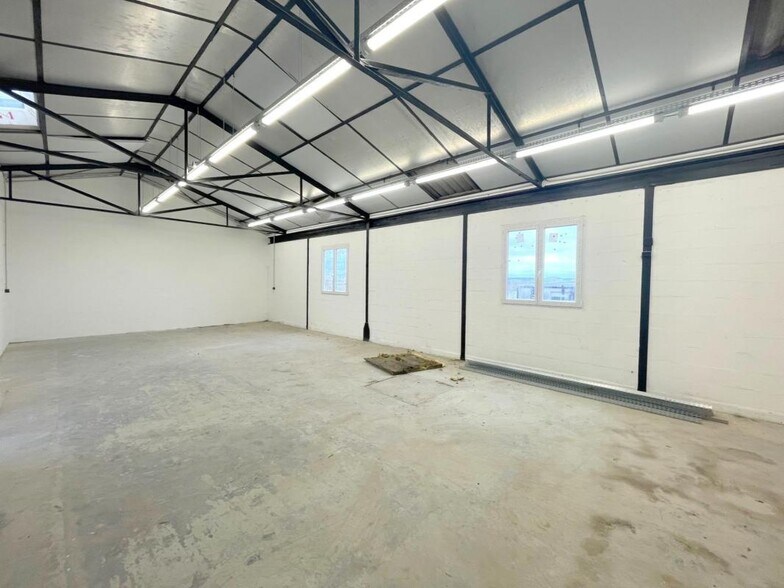 1 Rue Jean Carasso, Bezons to rent - Interior Photo - Image 2 of 14
