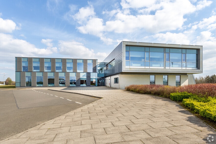 1 Lonmay Rd, Glasgow to rent - Building Photo - Image 3 of 28