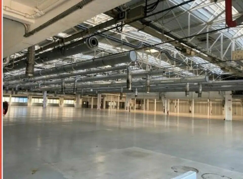 Light Industrial in Vénissieux to rent Interior Photo- Image 1 of 13