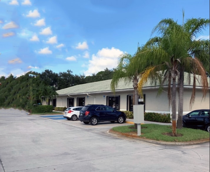 1881 SE Port St. Lucie Blvd, Port Saint Lucie, FL to rent Building Photo- Image 1 of 16