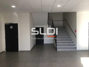 8 Rue Joseph Nicephore Niepce, Genas to rent Lobby- Image 1 of 10
