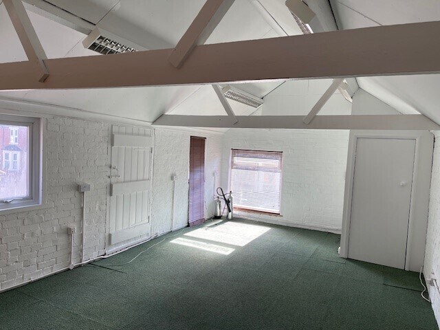 28A Rosamond Rd, Bedford to rent - Building Photo - Image 3 of 8