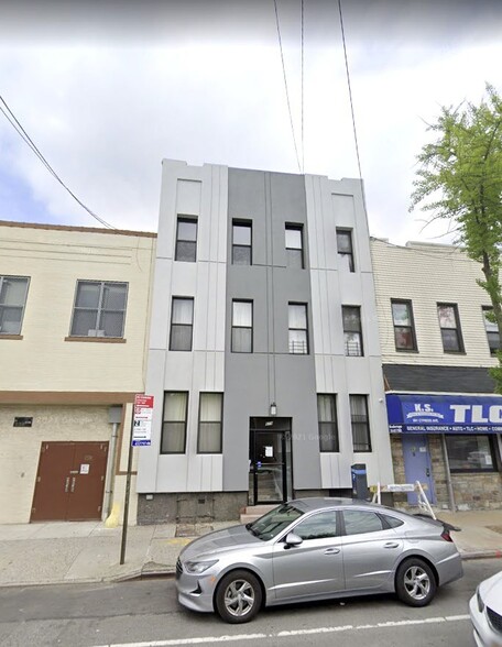 879 Cypress Ave, Flushing, NY for sale - Building Photo - Image 1 of 15