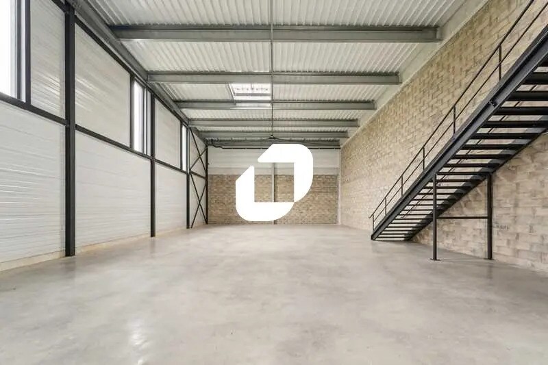Light Industrial in Éragny to rent - Interior Photo - Image 1 of 19