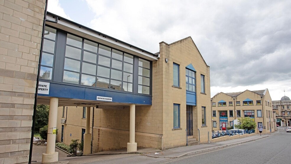 Units 1 & 11 portfolio of 2 properties for sale on LoopNet.co.uk - Building Photo - Image 3 of 9