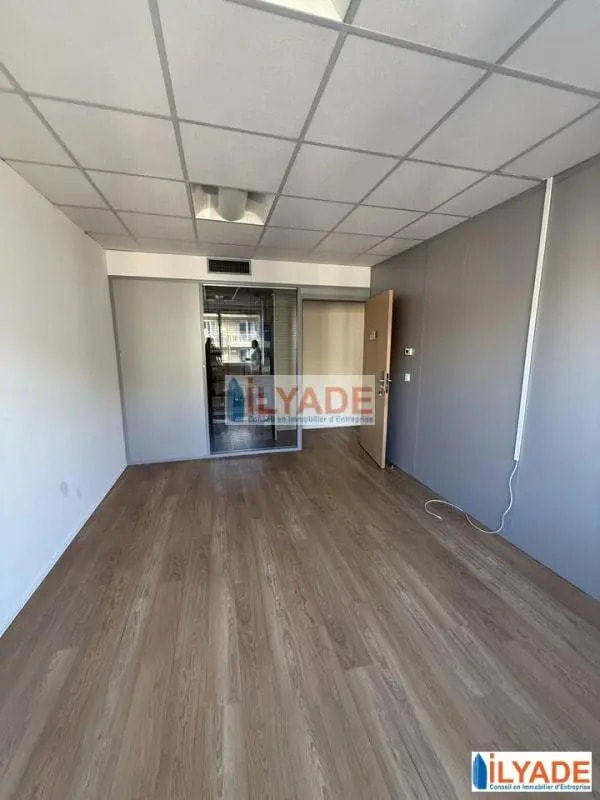 Location Bureaux 15 m² - Photo 1