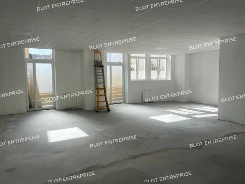 Office in Vannes for sale Primary Photo- Image 1 of 6
