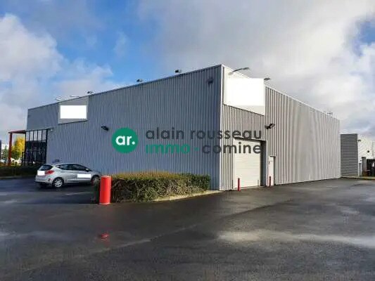 Location Commerce 300 m² - Photo 1