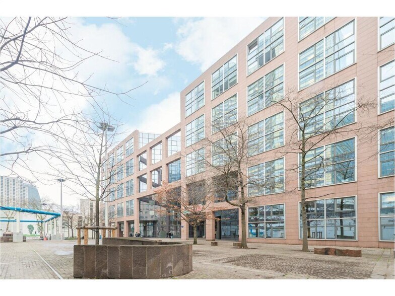 Industrial in Courbevoie to rent - Building Photo - Image 2 of 25