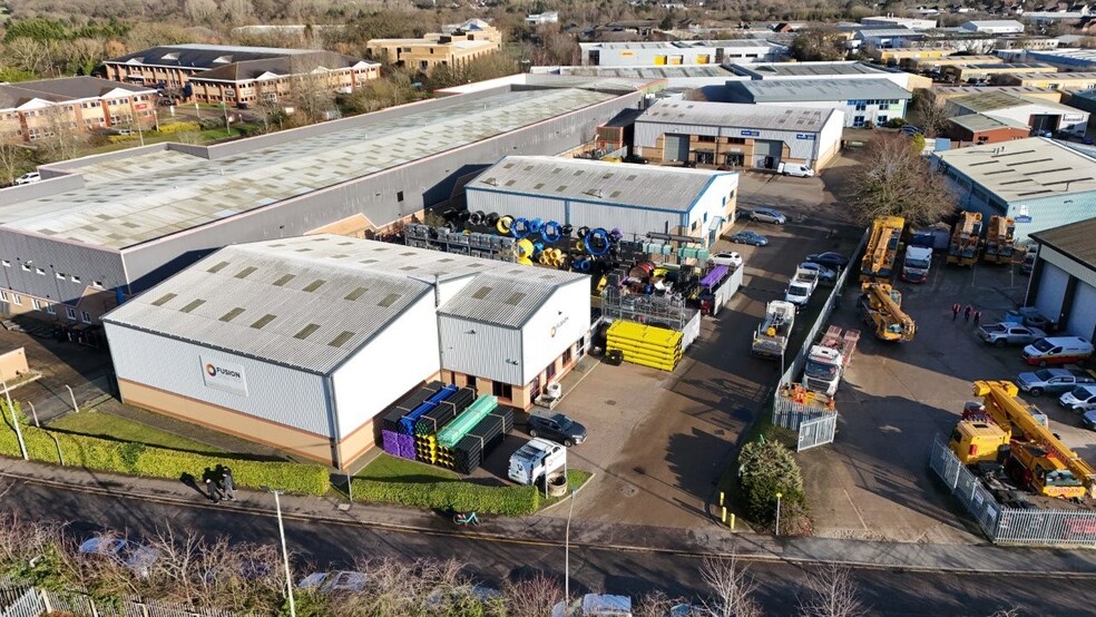 Freehold Industrial investment portfolio of 3 properties for sale on LoopNet.co.uk - Building Photo - Image 3 of 8