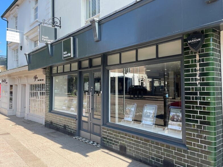 152 High St, Berkhamsted to rent - Building Photo - Image 2 of 3