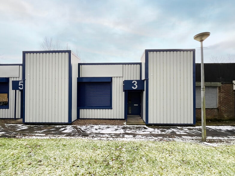 2-4 Carron Pl, East Kilbride to rent - Building Photo - Image 2 of 3