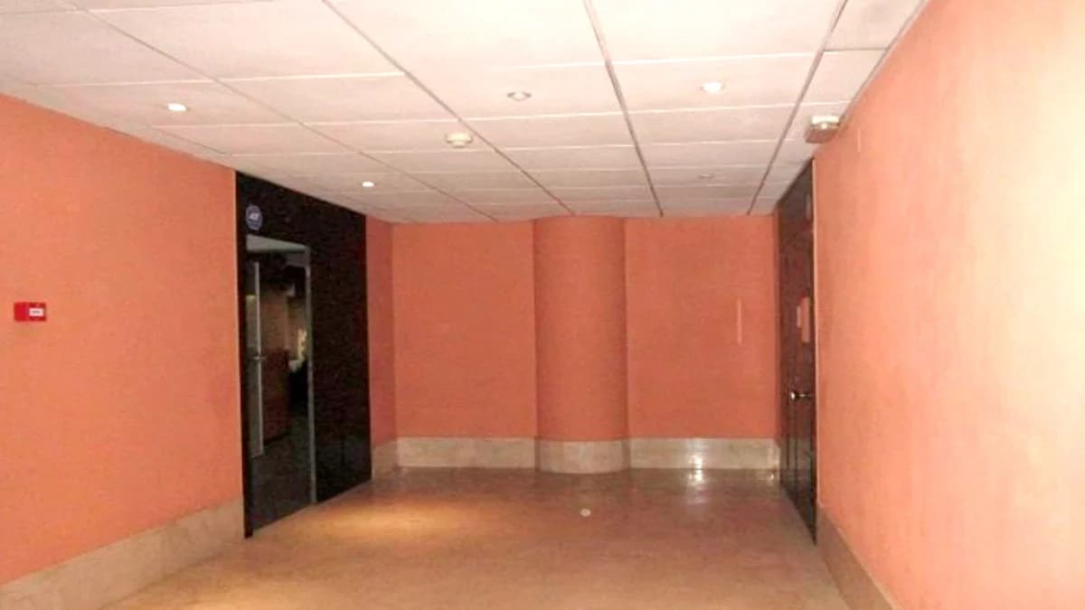 Carrer Francesc Layret, 75, Mollet del Vallès, BAR 08100 - Unit A - - Interior Photo - Image 1 of 3