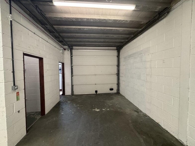 Wirral Park Rd, Glastonbury to rent - Building Photo - Image 3 of 6