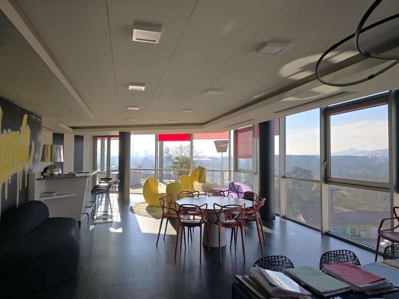 5 Avenue De Poumeyrol, Caluire-et-Cuire for sale - Building Photo - Image 3 of 12