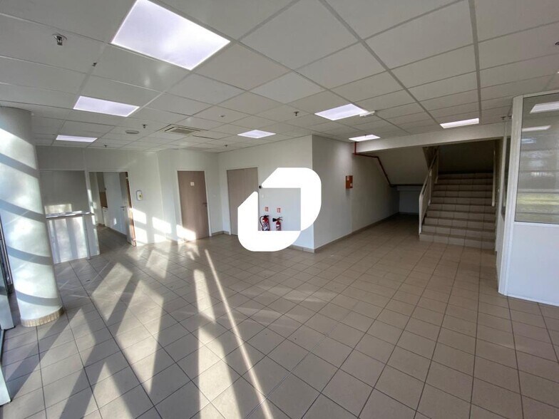 2000 Ferme De Chanteloup, Moissy-Cramayel to rent - Building Photo - Image 2 of 11